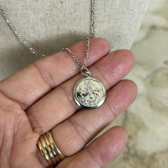 Vintage Rembrandt Sterling Silver St. Christopher Medal & 24” Chain - Picture 3 of 11